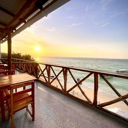 ホテル Mandala Beach Club Pendales エクステリア 写真