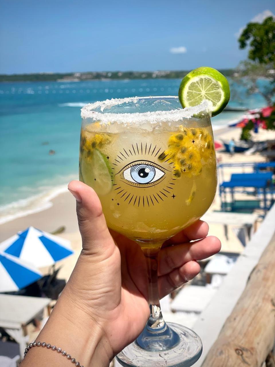 ホテル Mandala Beach Club Pendales エクステリア 写真
